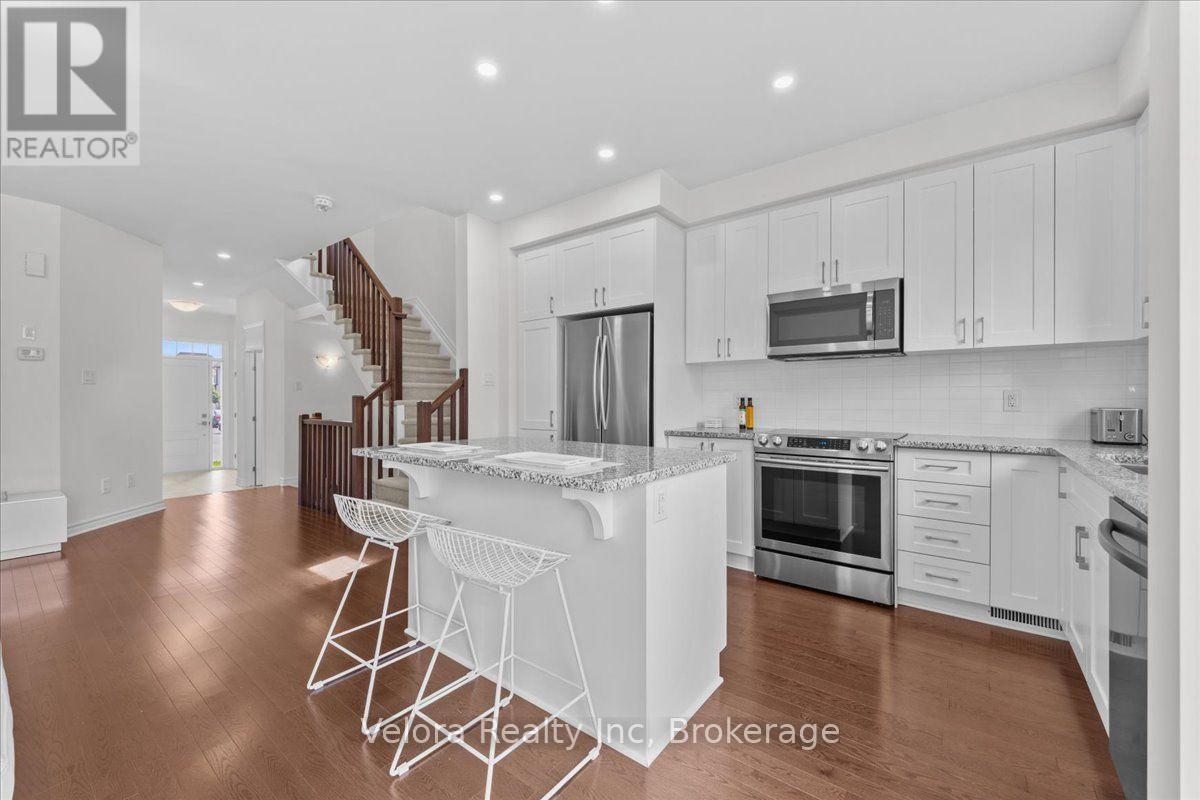 518 Vivera Place, Ottawa, ON - Indoor Photo Showing Kitchen With Upgraded Kitchen