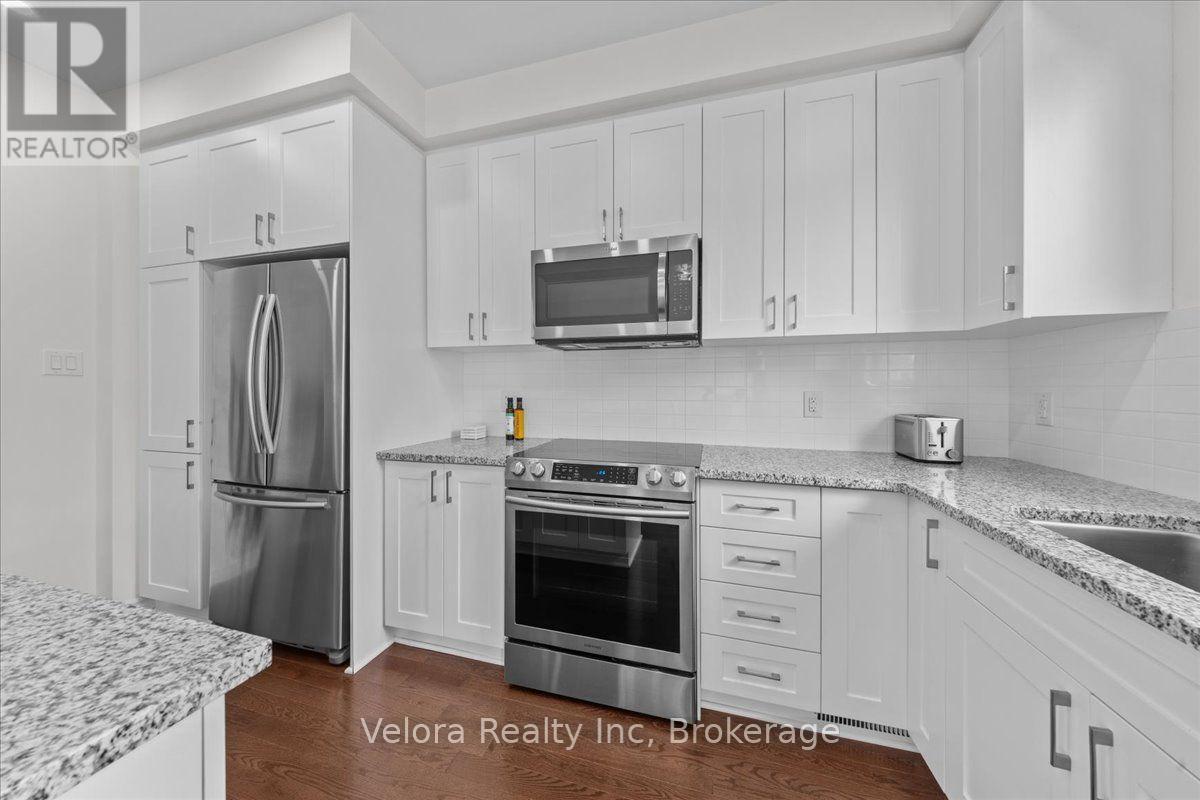 518 Vivera Place, Ottawa, ON - Indoor Photo Showing Kitchen With Upgraded Kitchen