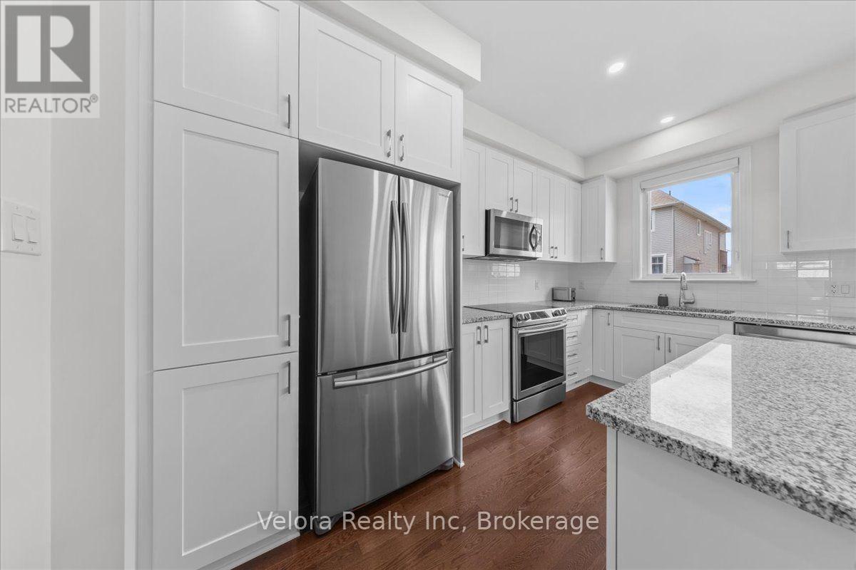 518 Vivera Place, Ottawa, ON - Indoor Photo Showing Kitchen With Upgraded Kitchen