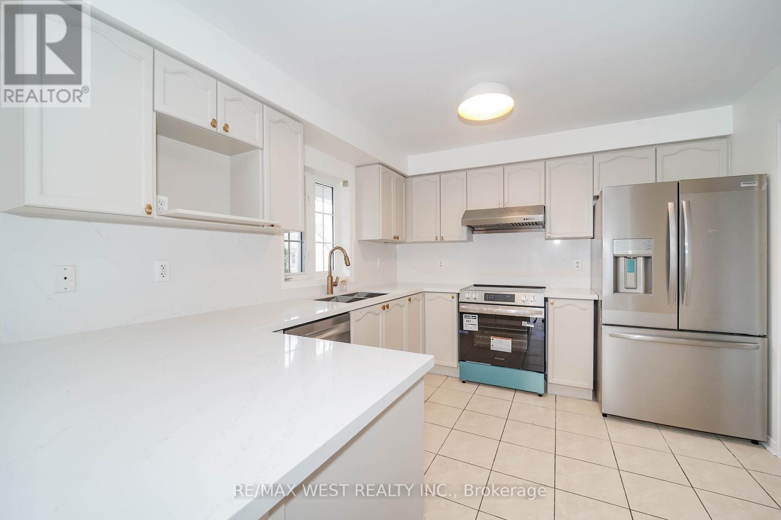 168 Gas Lamp Lane, Markham, ON - Indoor Photo Showing Kitchen With Stainless Steel Kitchen With Upgraded Kitchen