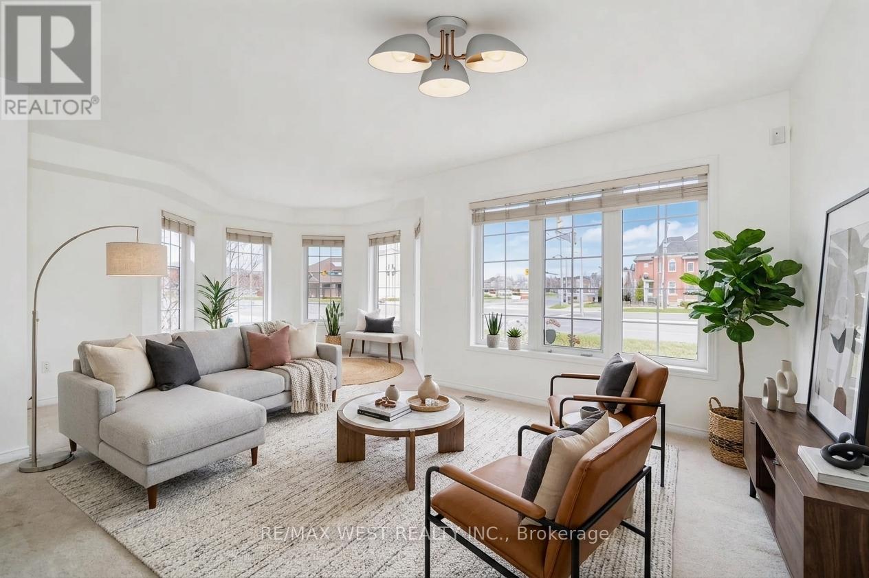 168 Gas Lamp Lane, Markham, ON - Indoor Photo Showing Living Room