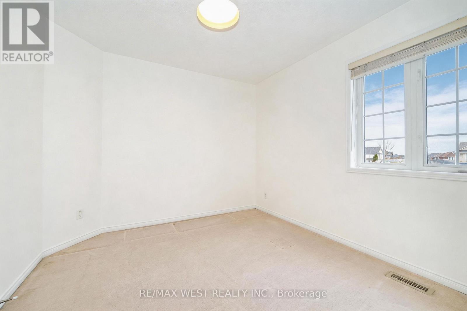 168 Gas Lamp Lane, Markham, ON - Indoor Photo Showing Other Room