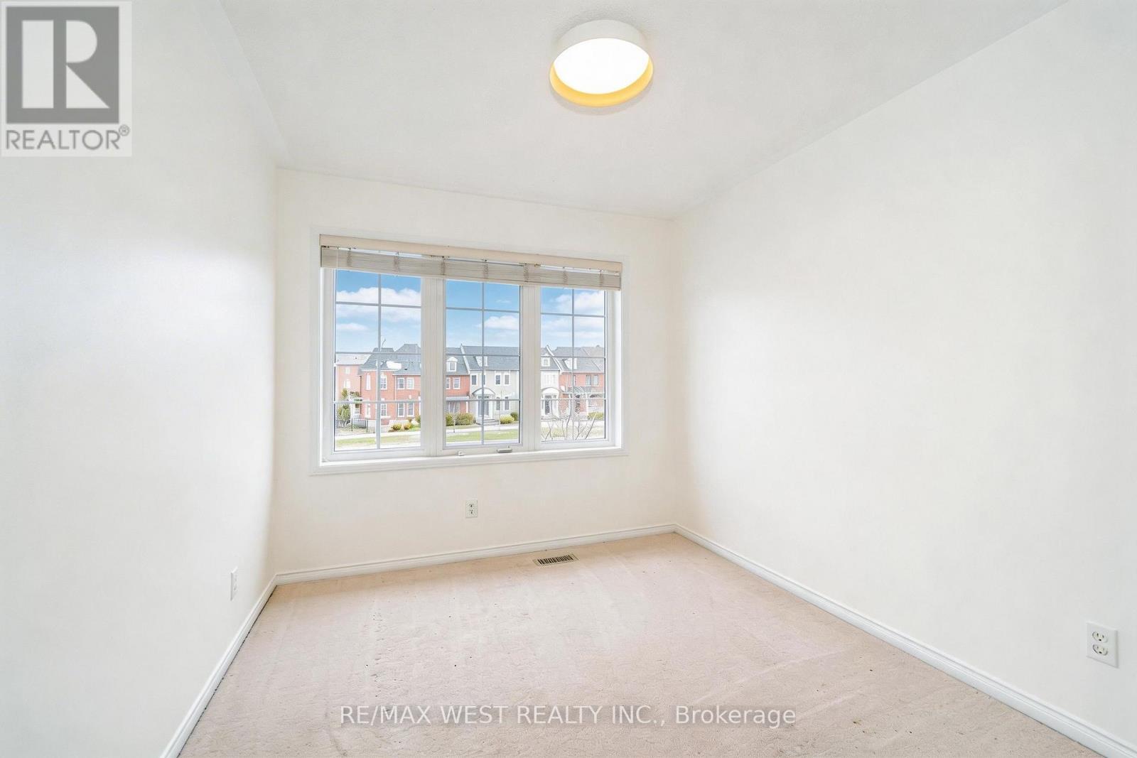 168 Gas Lamp Lane, Markham, ON - Indoor Photo Showing Other Room