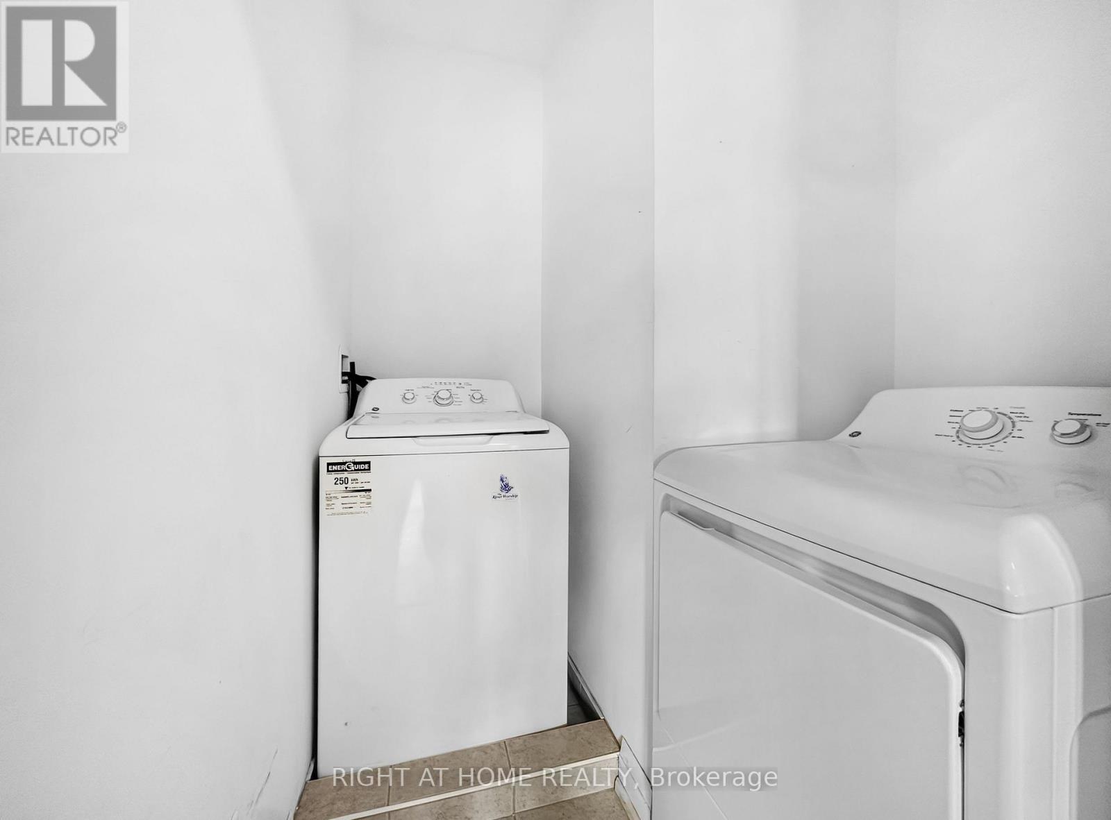 59 Kantium Way, Whitby, ON - Indoor Photo Showing Laundry Room