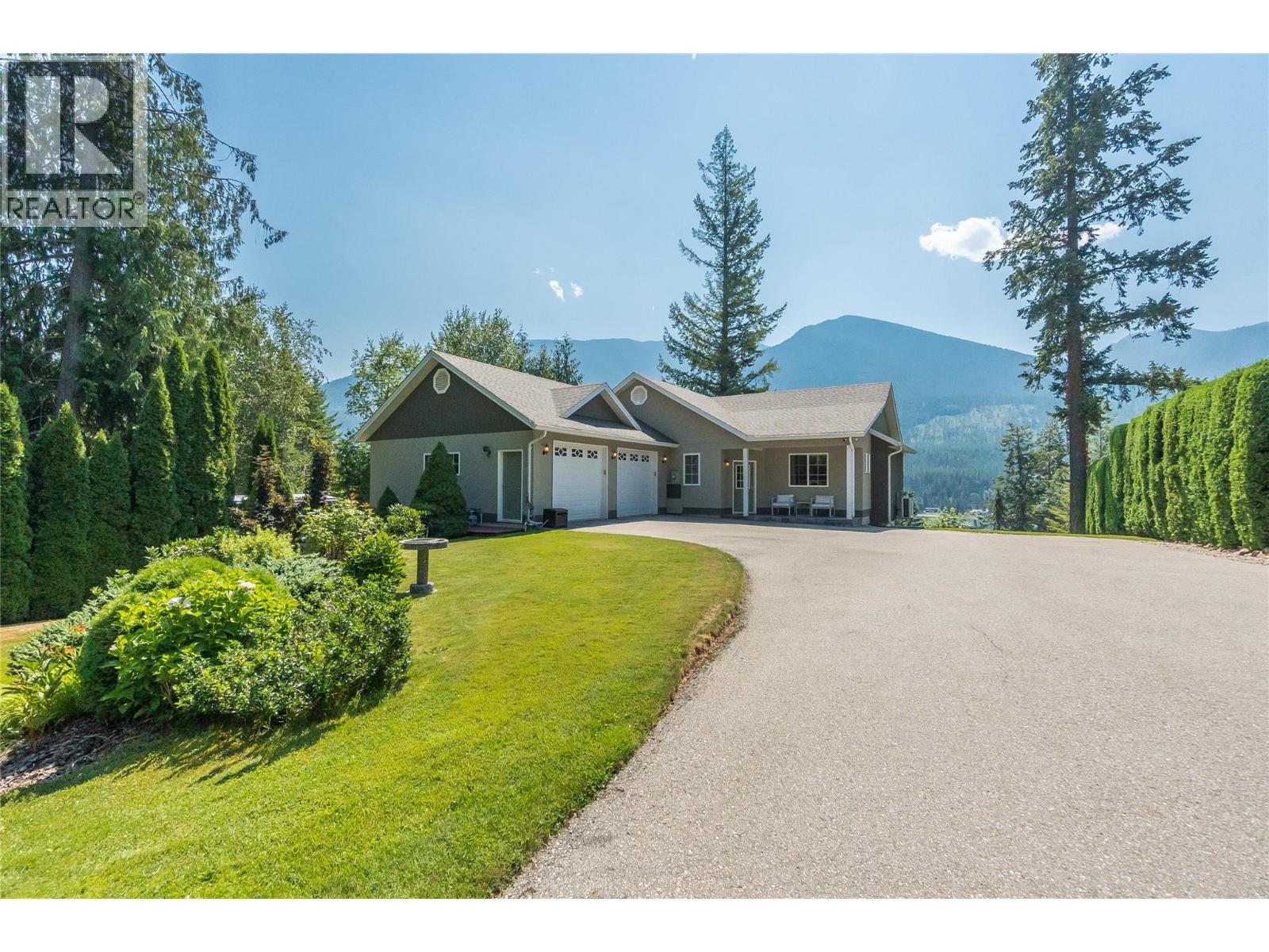 408 Balfour Heights Road, Balfour, BC - Outdoor With Deck Patio Veranda
