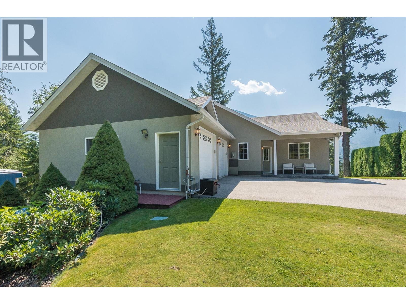 408 Balfour Heights Road, Balfour, BC - Outdoor With Deck Patio Veranda