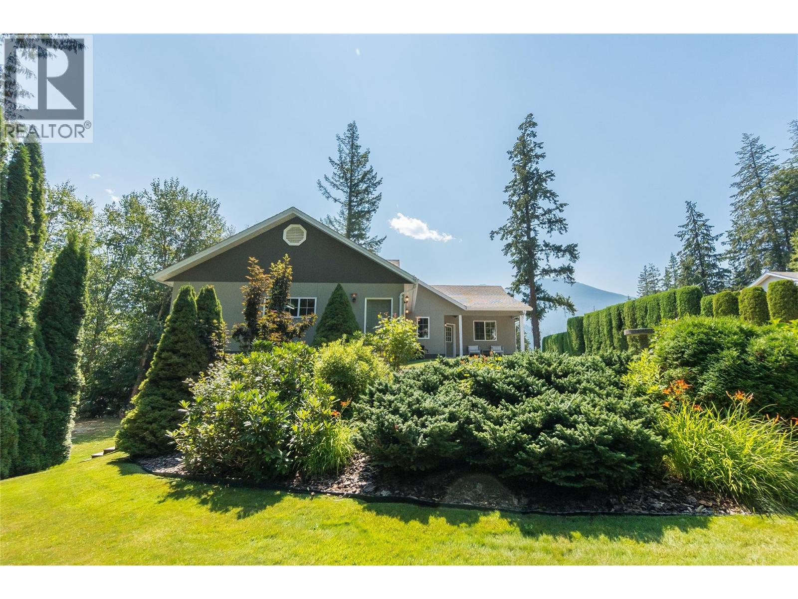 408 Balfour Heights Road, Balfour, BC - Outdoor