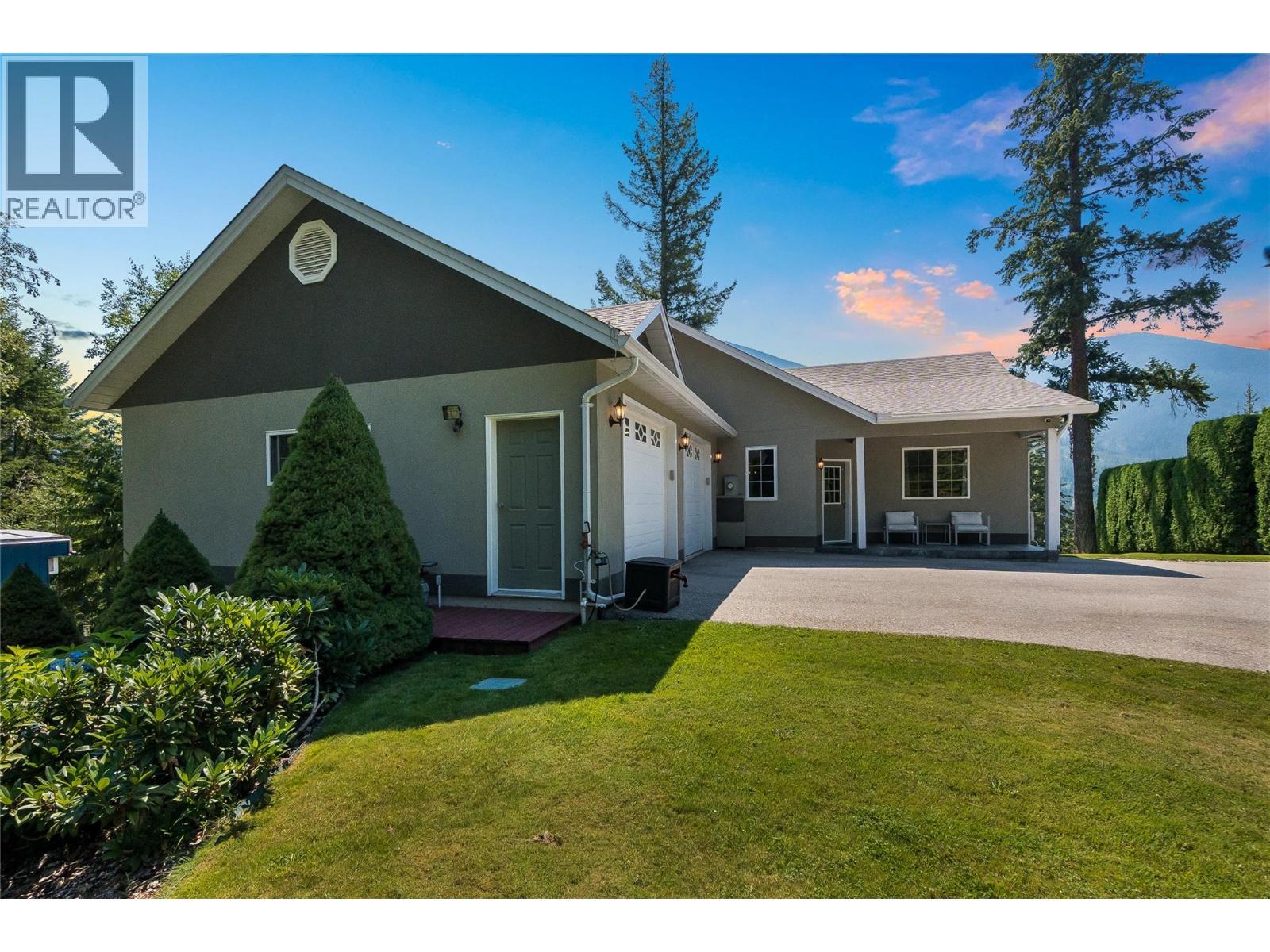 408 Balfour Heights Road, Balfour, BC - Outdoor With Deck Patio Veranda