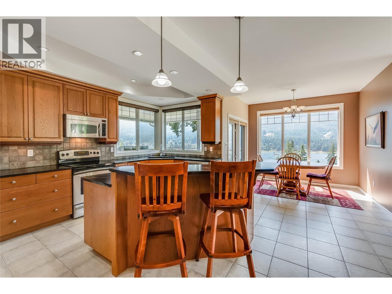 408 Balfour Heights Road, Balfour, BC - Indoor