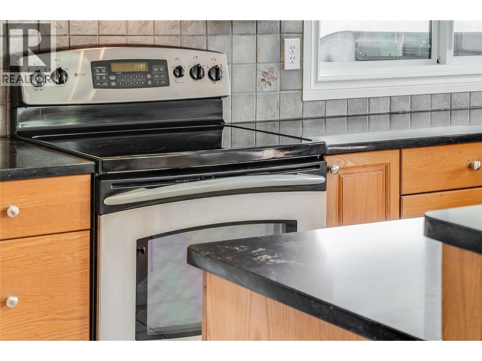 408 Balfour Heights Road, Balfour, BC - Indoor Photo Showing Kitchen