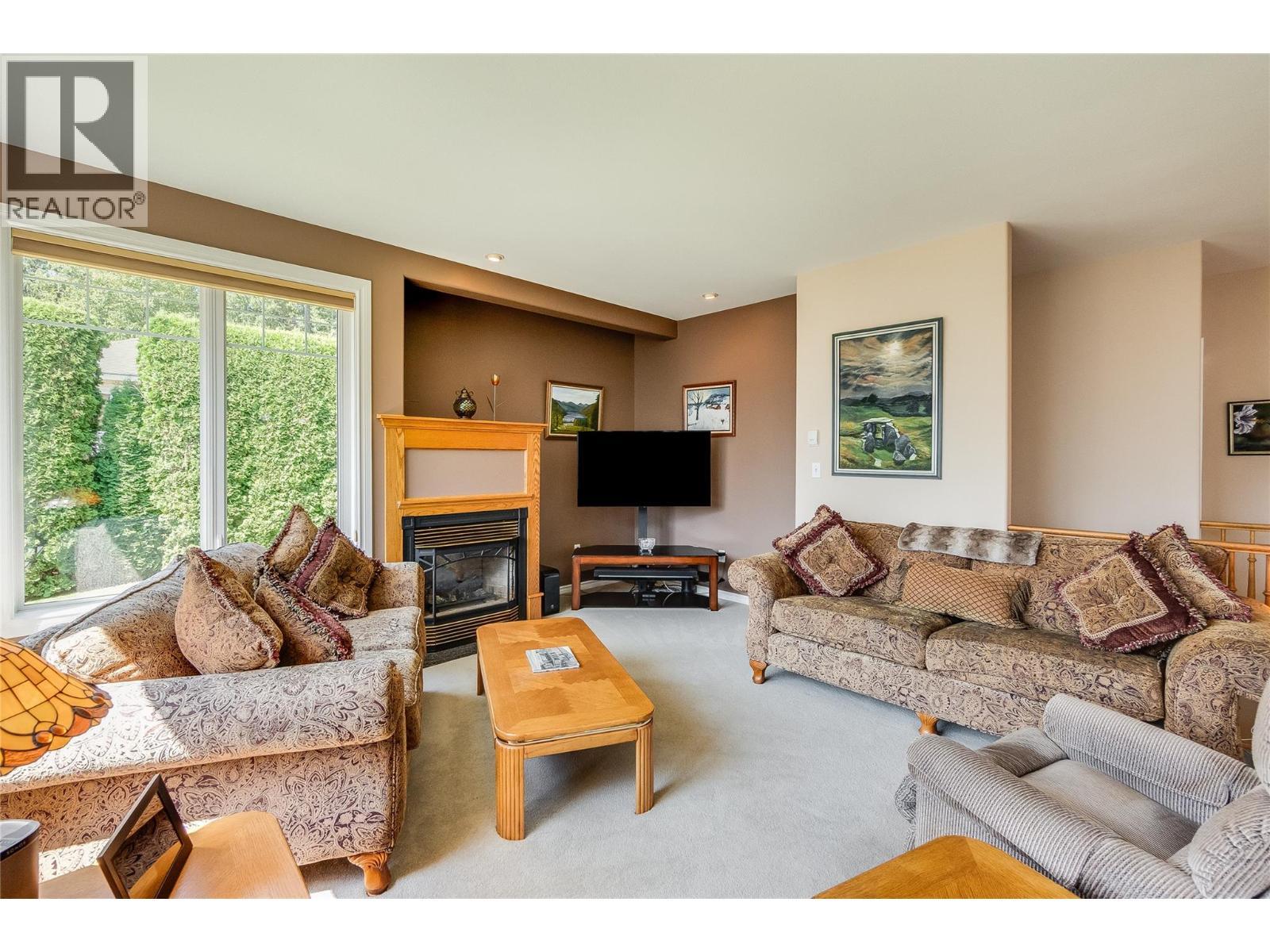 408 Balfour Heights Road, Balfour, BC - Indoor Photo Showing Living Room With Fireplace