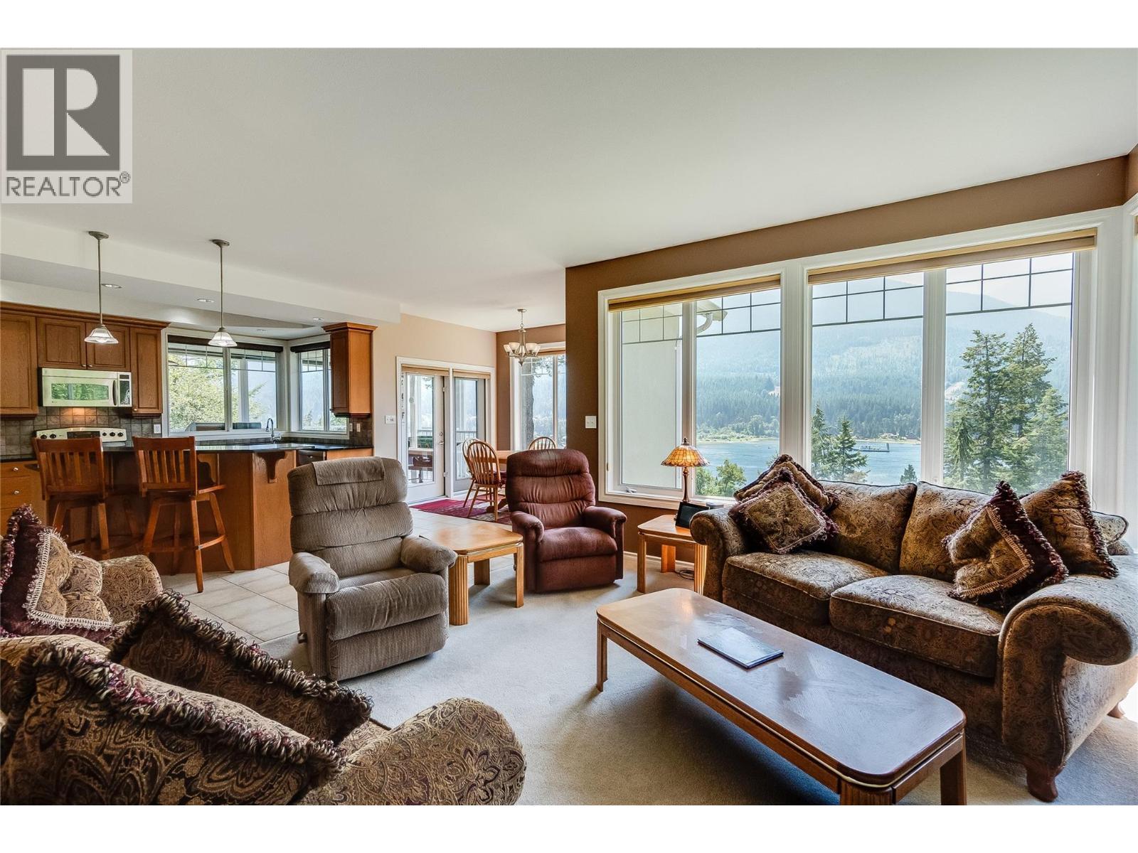 408 Balfour Heights Road, Balfour, BC - Indoor Photo Showing Living Room