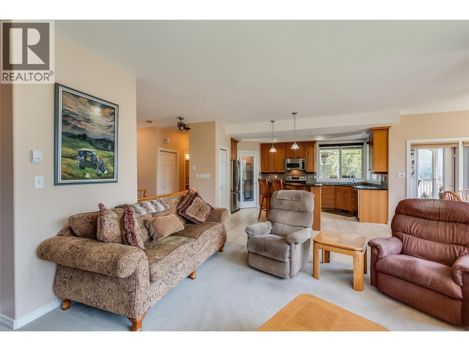 408 Balfour Heights Road, Balfour, BC - Indoor Photo Showing Living Room