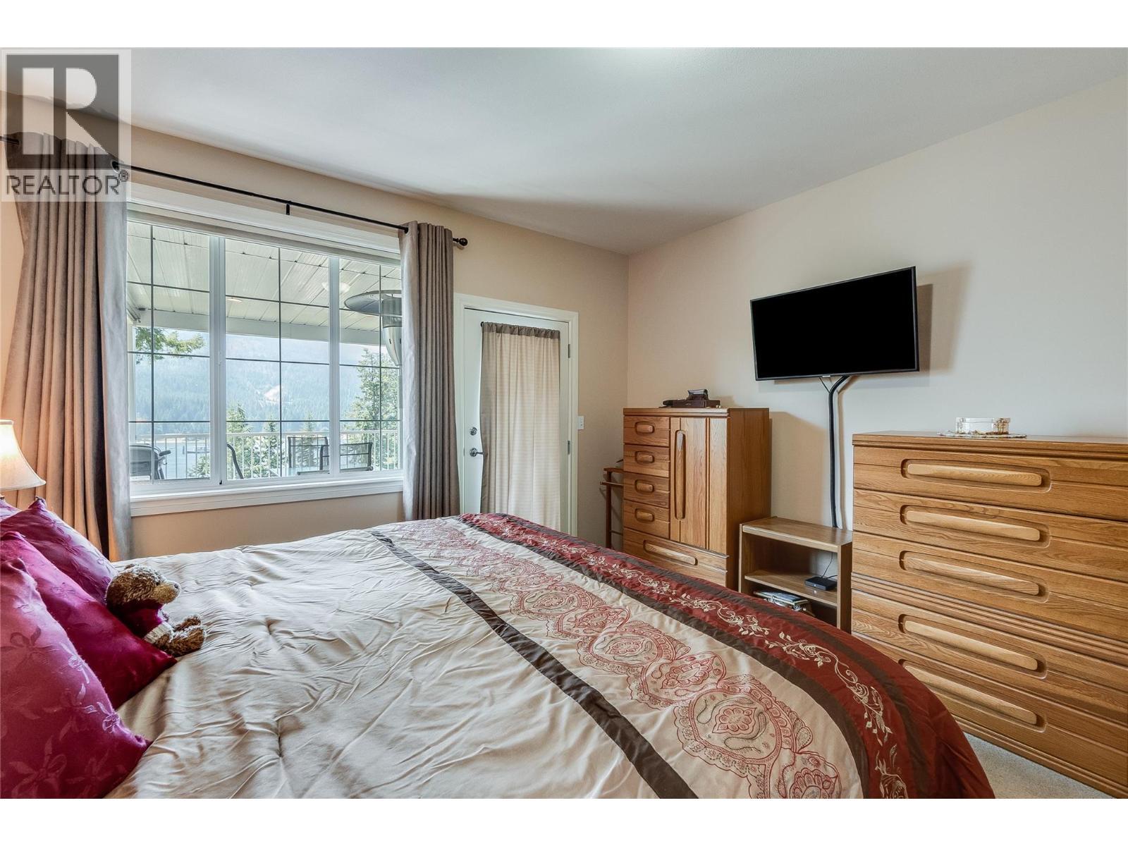 408 Balfour Heights Road, Balfour, BC - Indoor Photo Showing Bedroom
