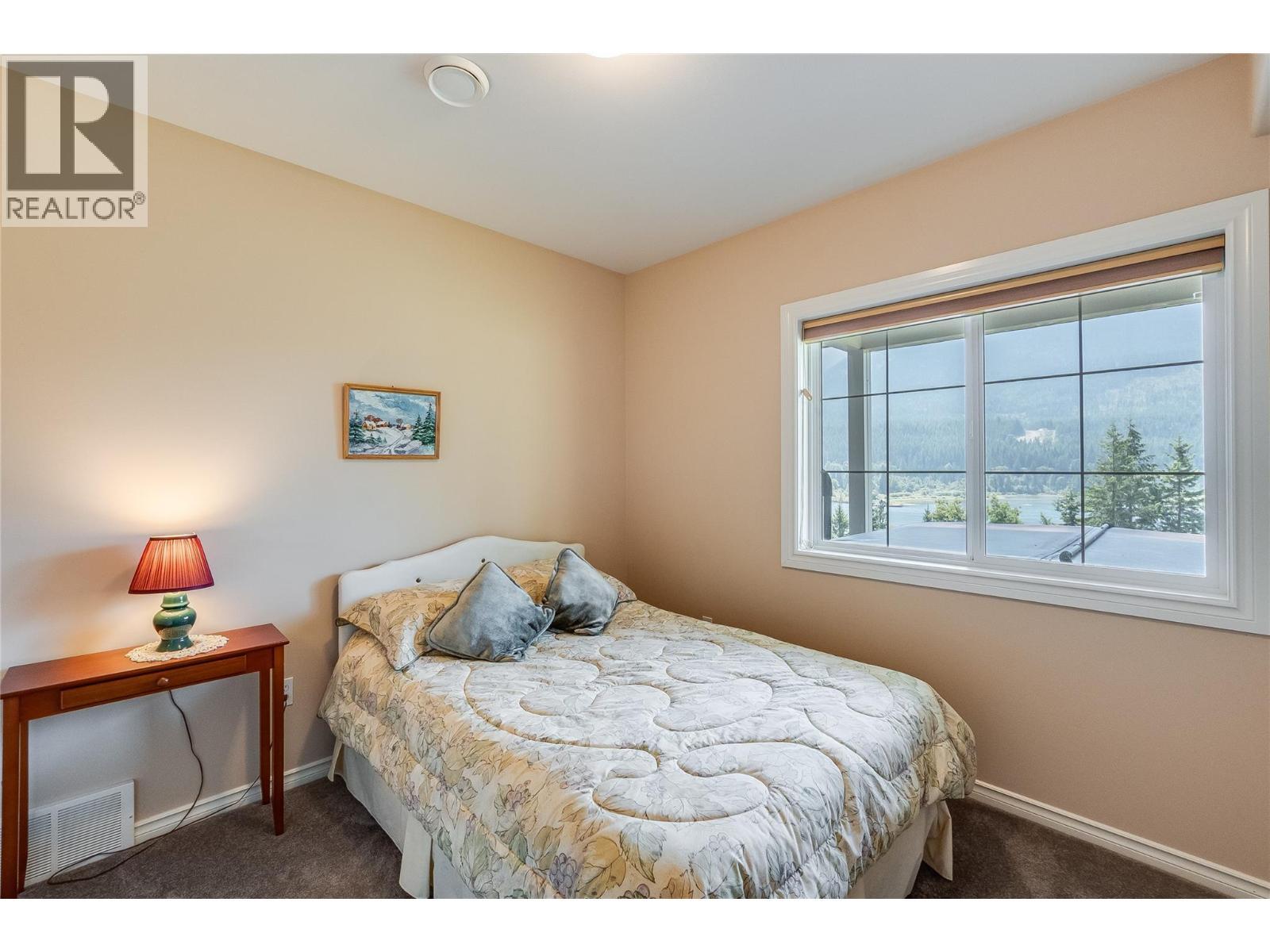 408 Balfour Heights Road, Balfour, BC - Indoor Photo Showing Bedroom