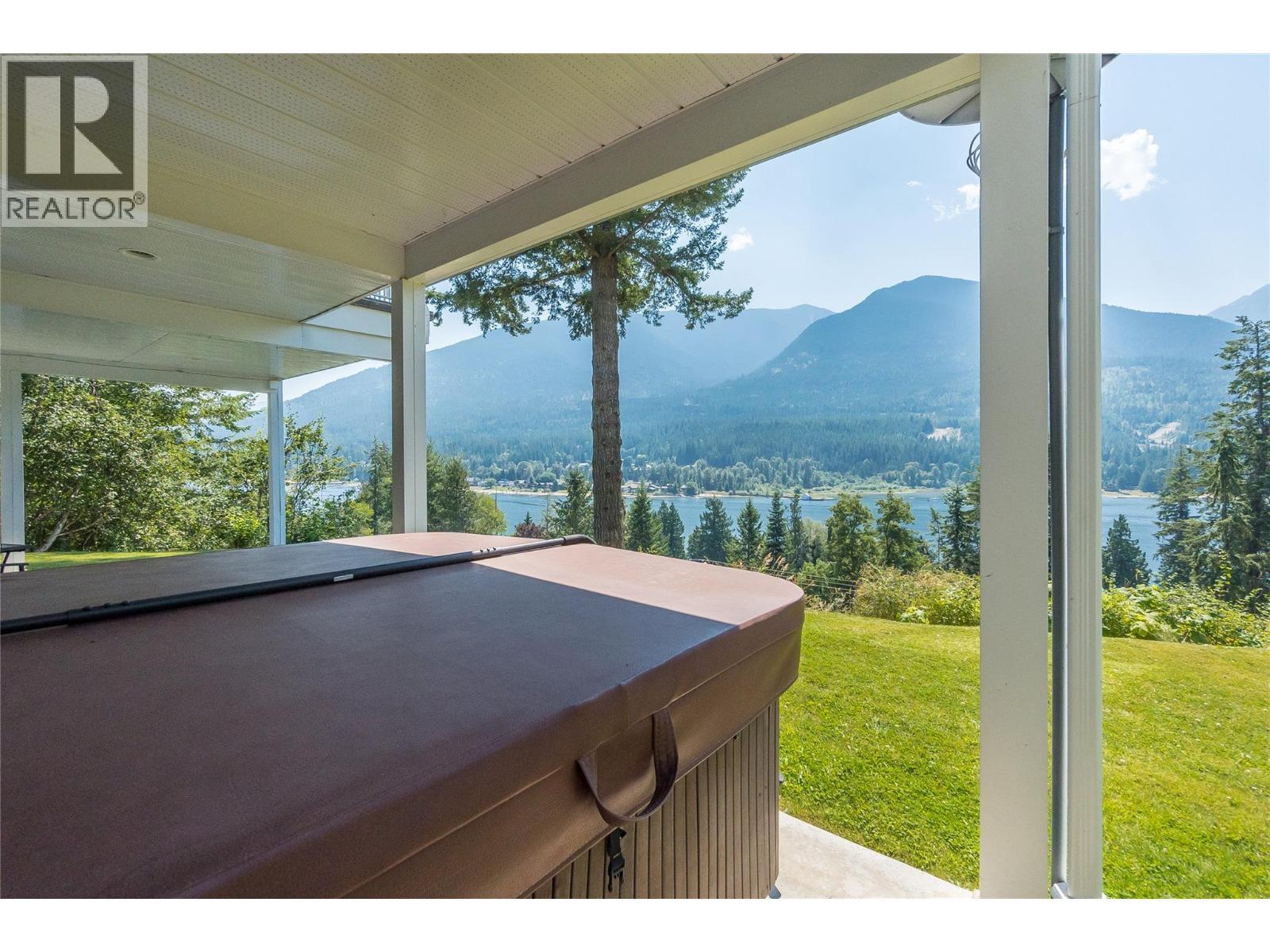 408 Balfour Heights Road, Balfour, BC - With View