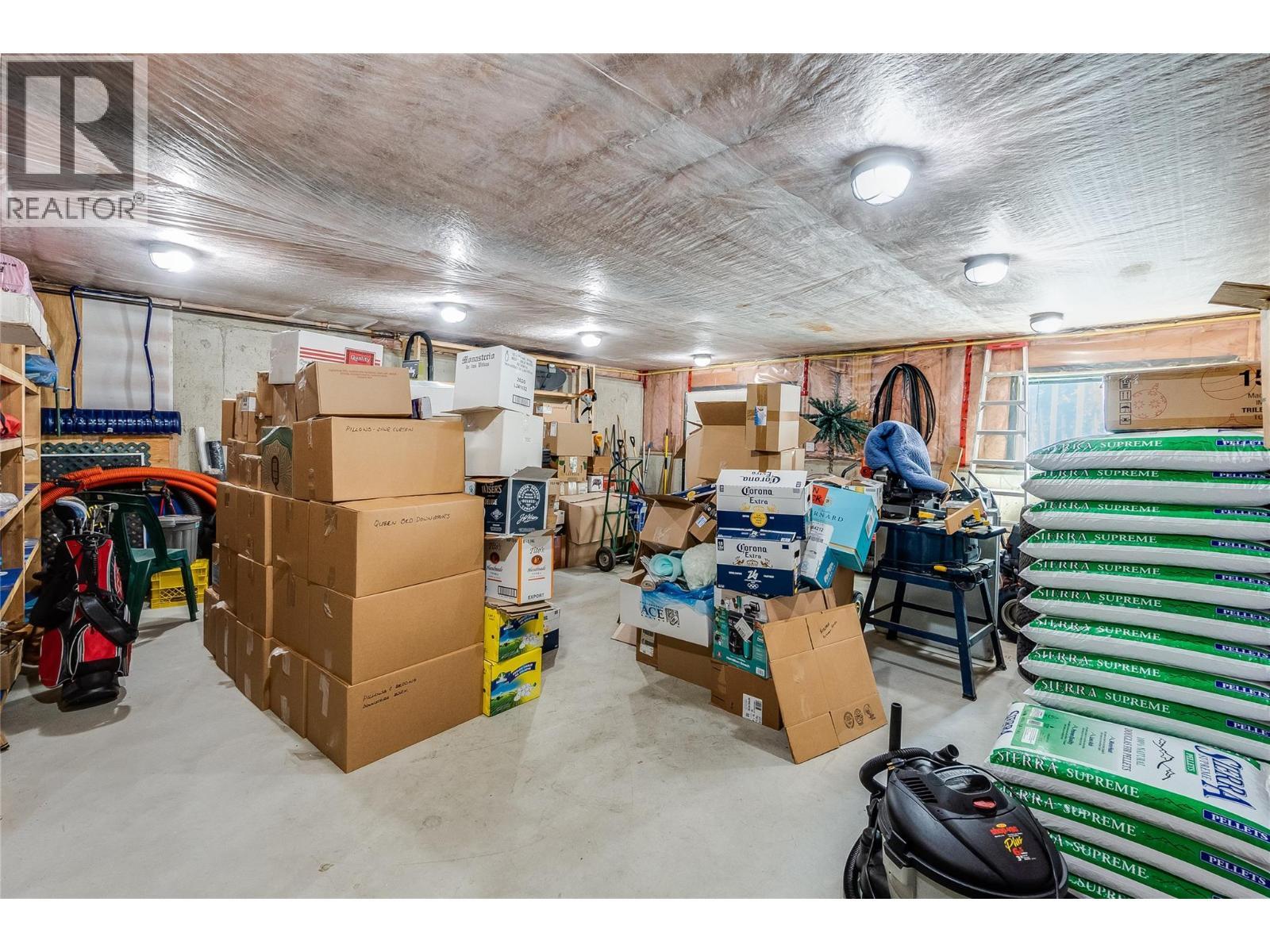 408 Balfour Heights Road, Balfour, BC - Indoor