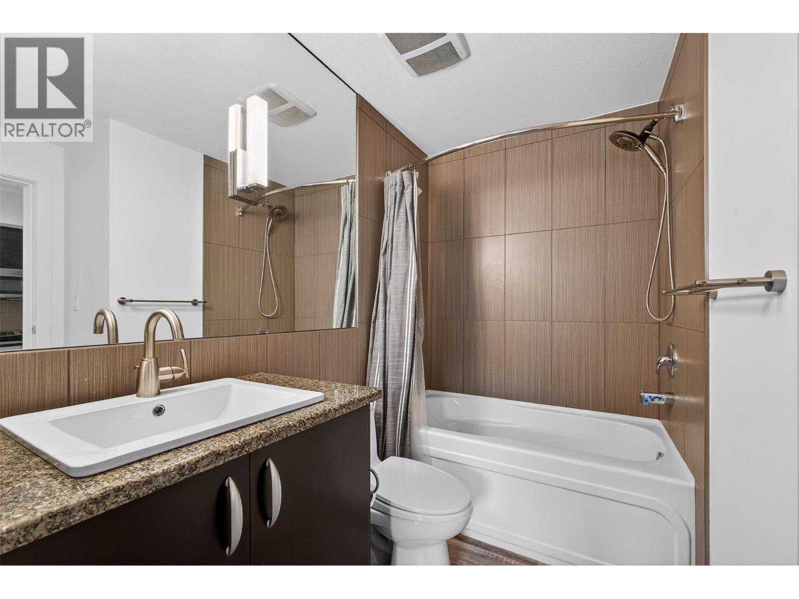 Thoughtfully Designed Jack & Jill Bathroom Offering Convenient Dual Access - 7343 Okanagan Landing Road Unit# 2402, Vernon, BC - Indoor Photo Showing Bathroom
