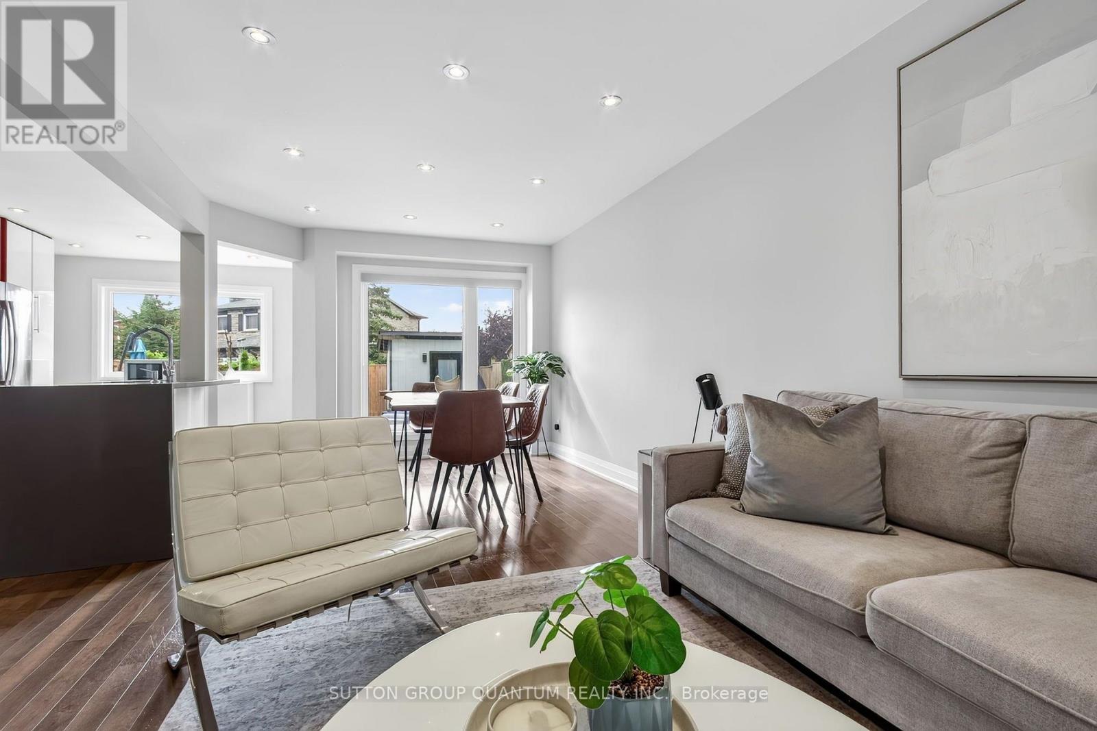 4413 Lee Drive, Mississauga, ON - Indoor Photo Showing Living Room