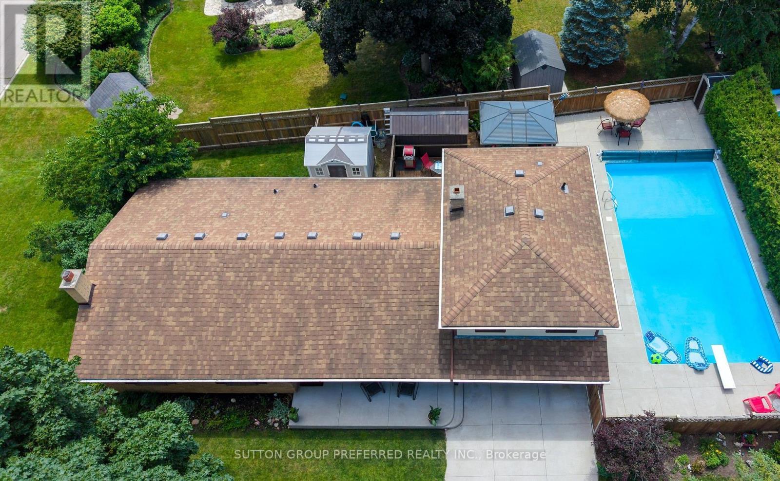 90 Glenburnie Crescent, London North (North H), ON - Outdoor With In Ground Pool