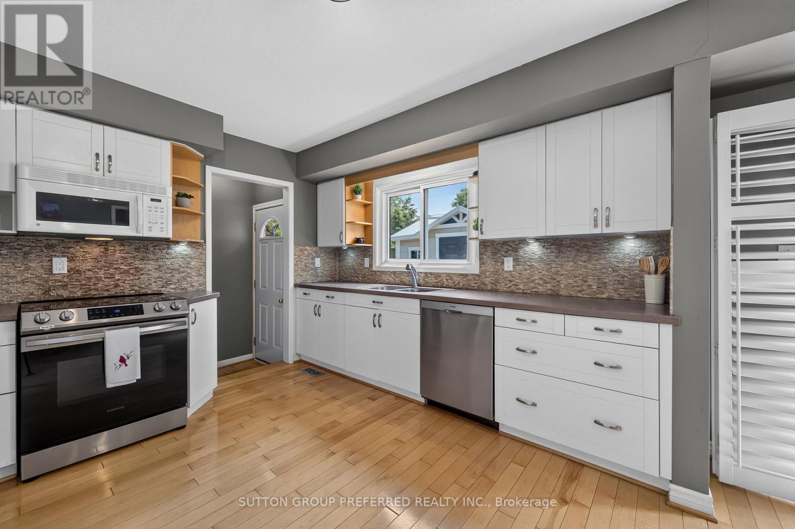 90 Glenburnie Crescent, London North (North H), ON - Indoor Photo Showing Kitchen With Upgraded Kitchen