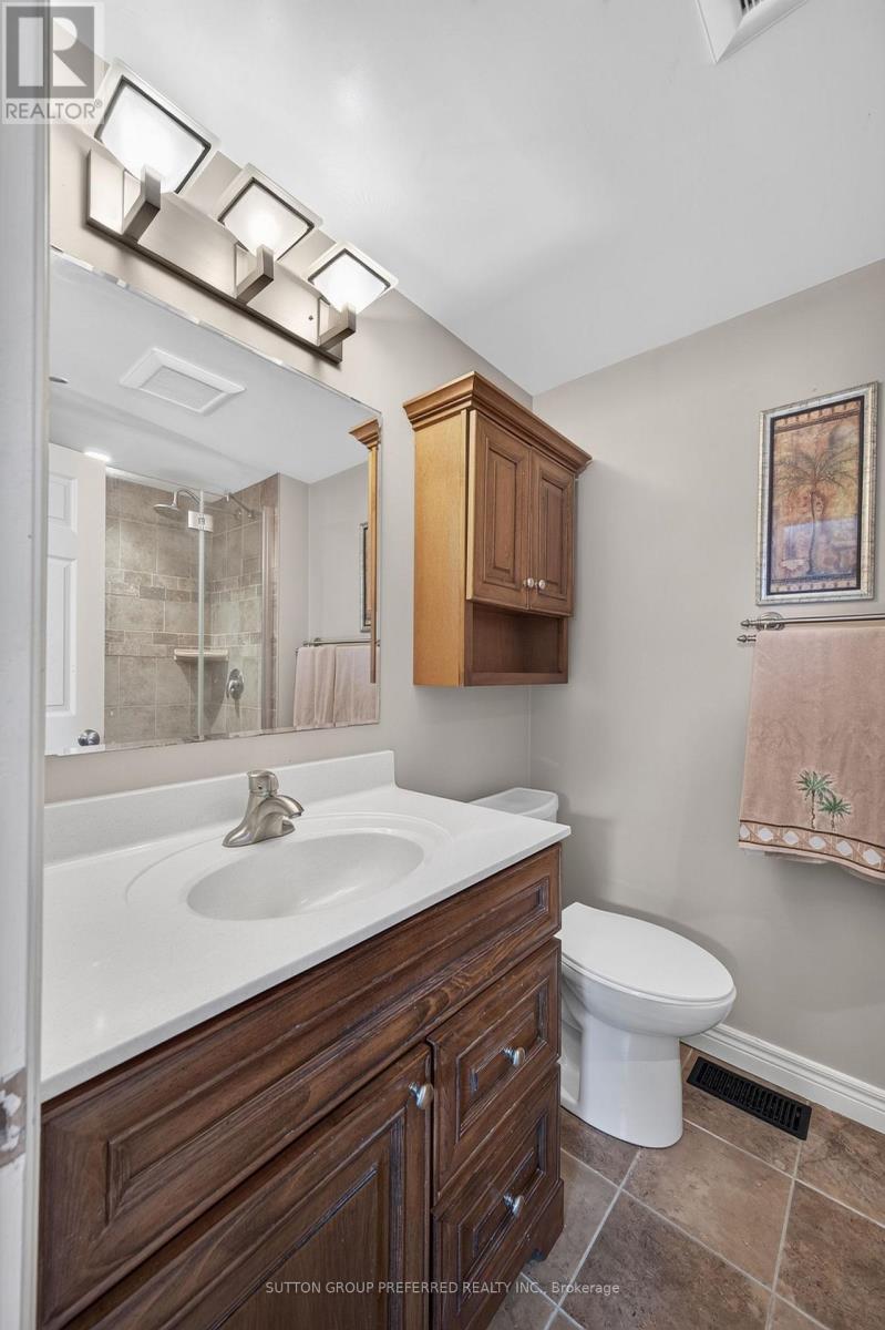 90 Glenburnie Crescent, London North (North H), ON - Indoor Photo Showing Bathroom