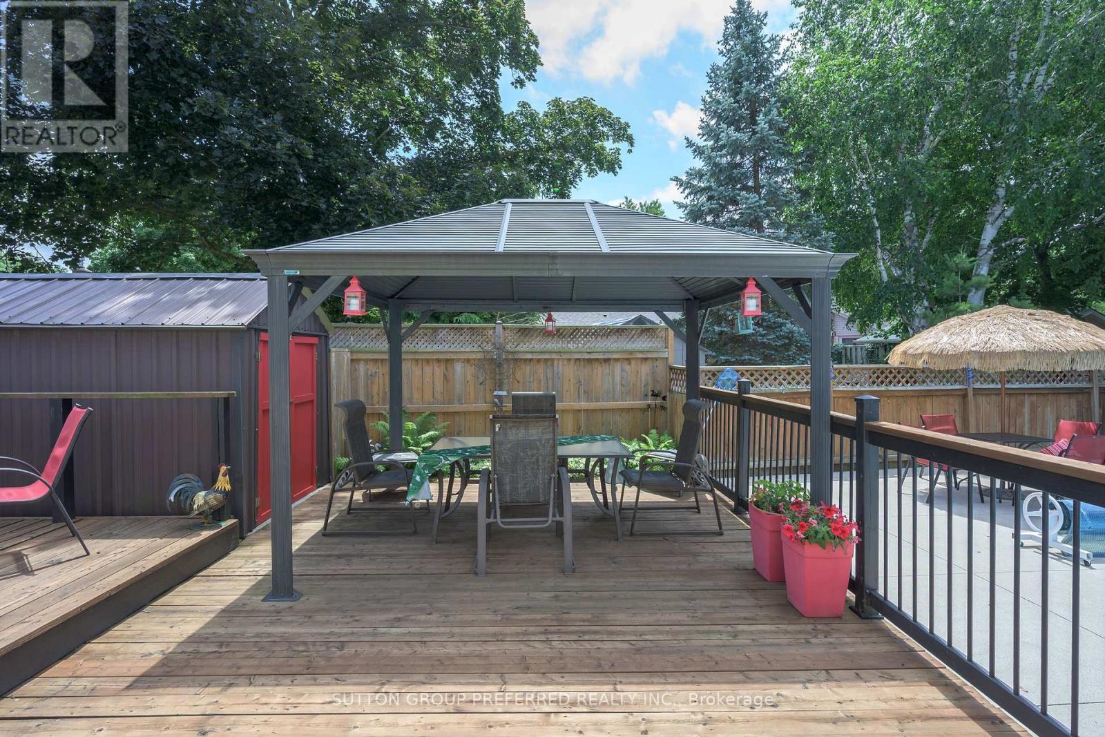 90 Glenburnie Crescent, London North (North H), ON - Outdoor With Deck Patio Veranda