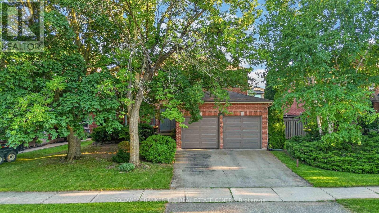2040 Markle Drive, Oakville, ON - Outdoor