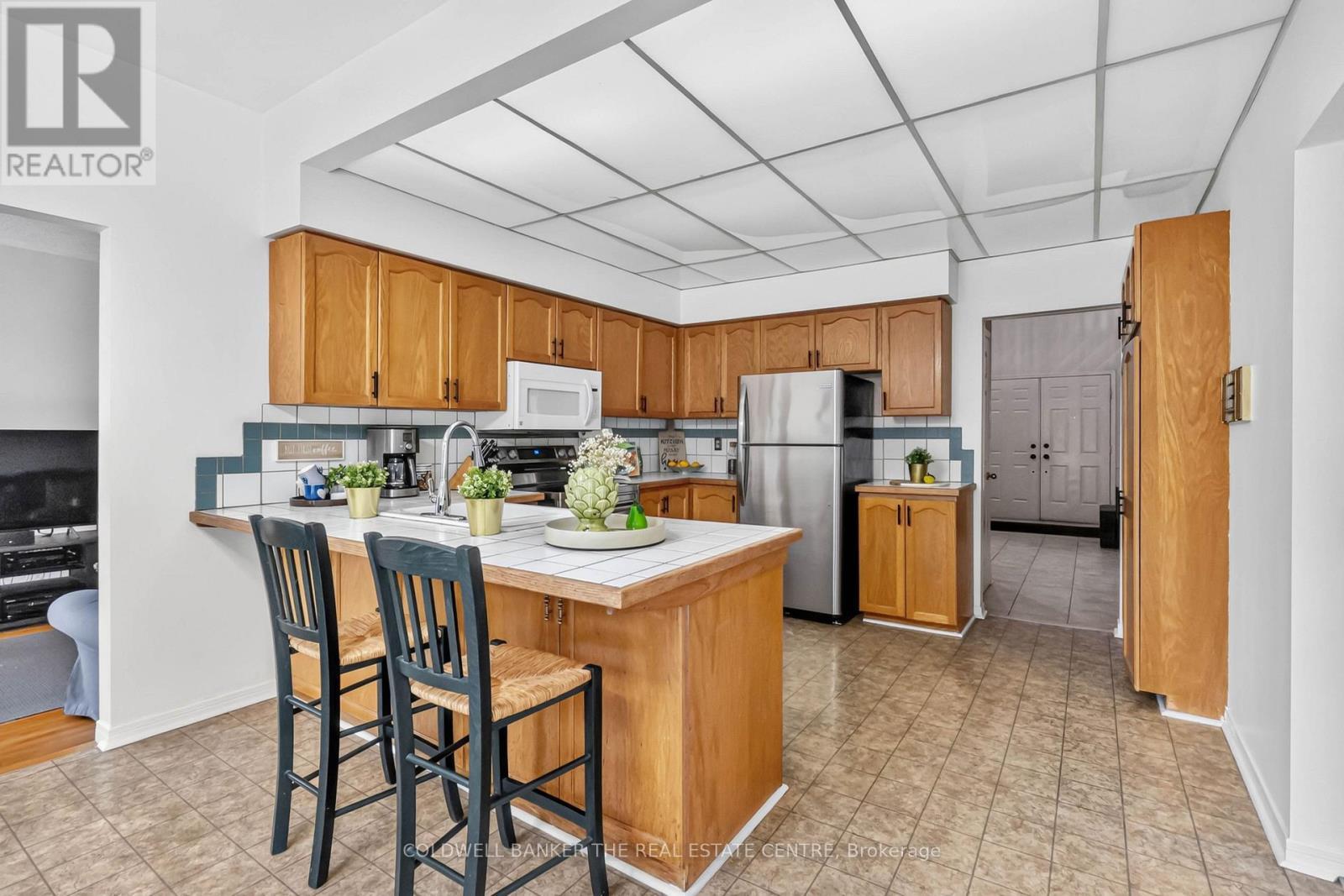 2040 Markle Drive, Oakville, ON - Indoor Photo Showing Kitchen