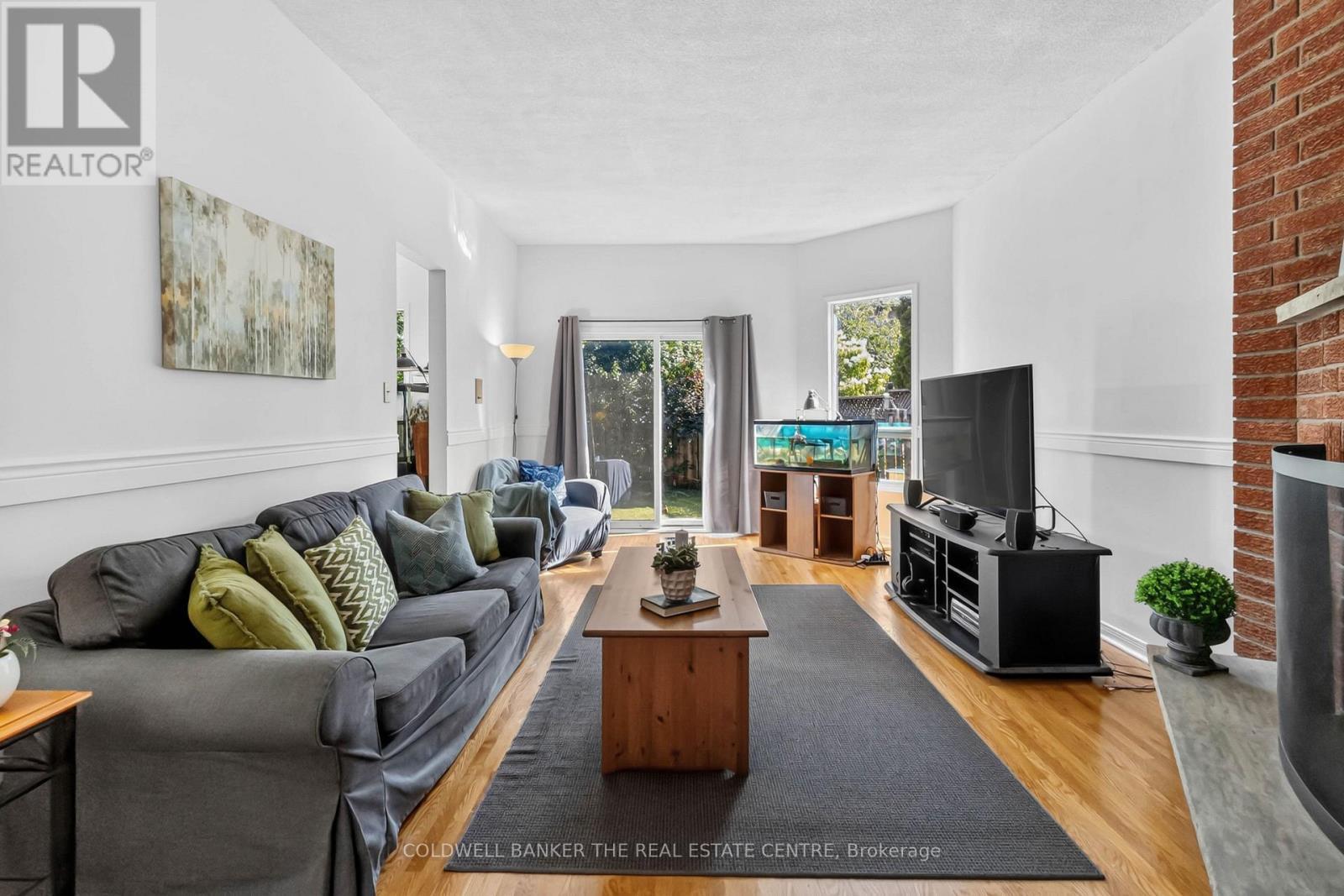 2040 Markle Drive, Oakville, ON - Indoor Photo Showing Living Room With Fireplace