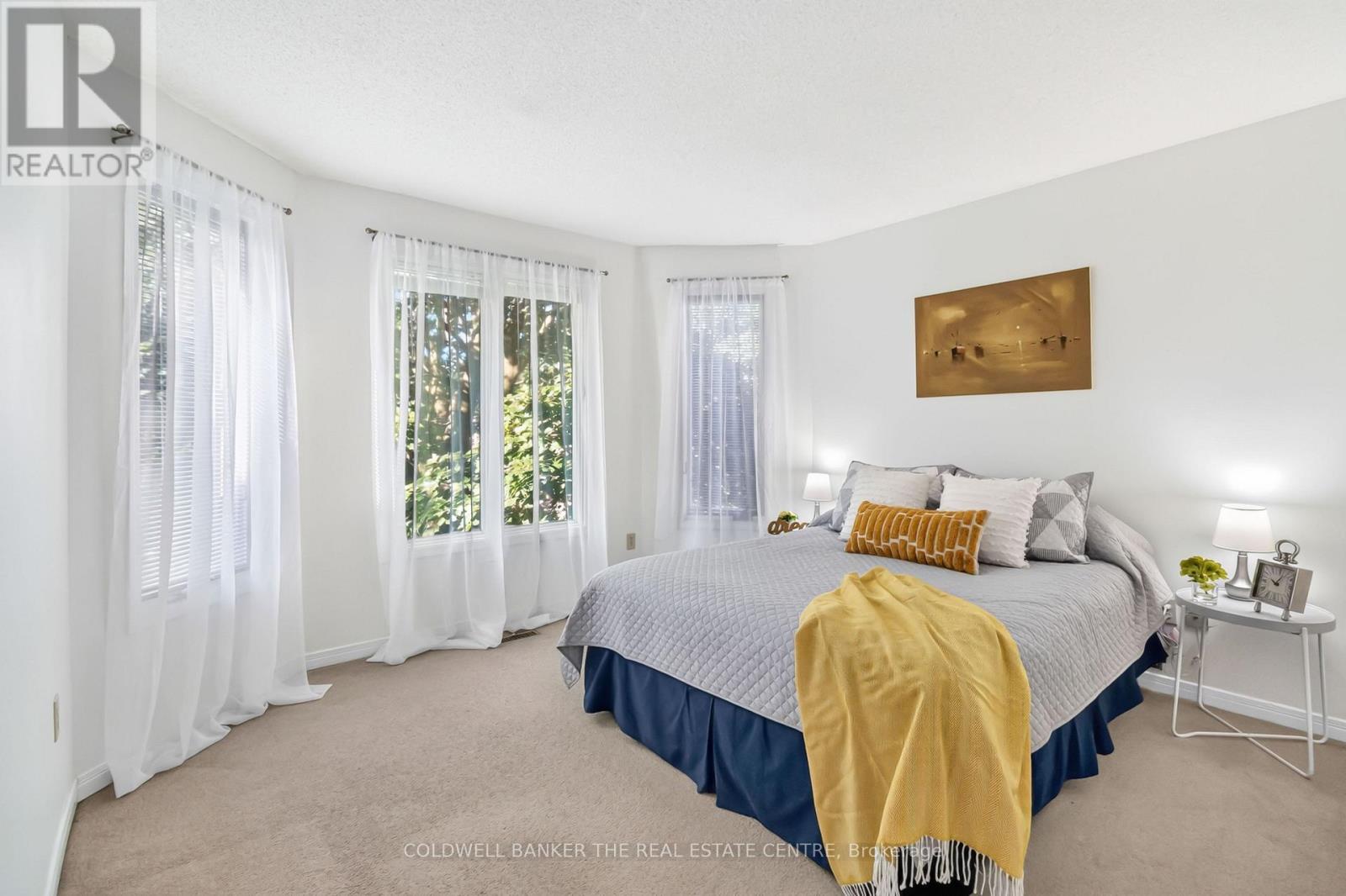 2040 Markle Drive, Oakville, ON - Indoor Photo Showing Bedroom