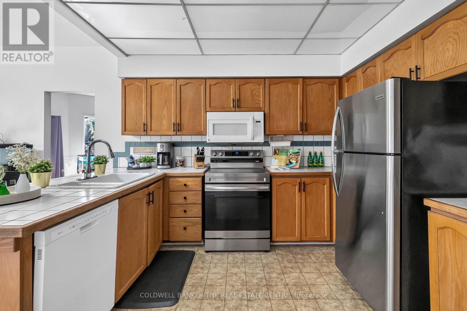 2040 Markle Drive, Oakville, ON - Indoor Photo Showing Kitchen