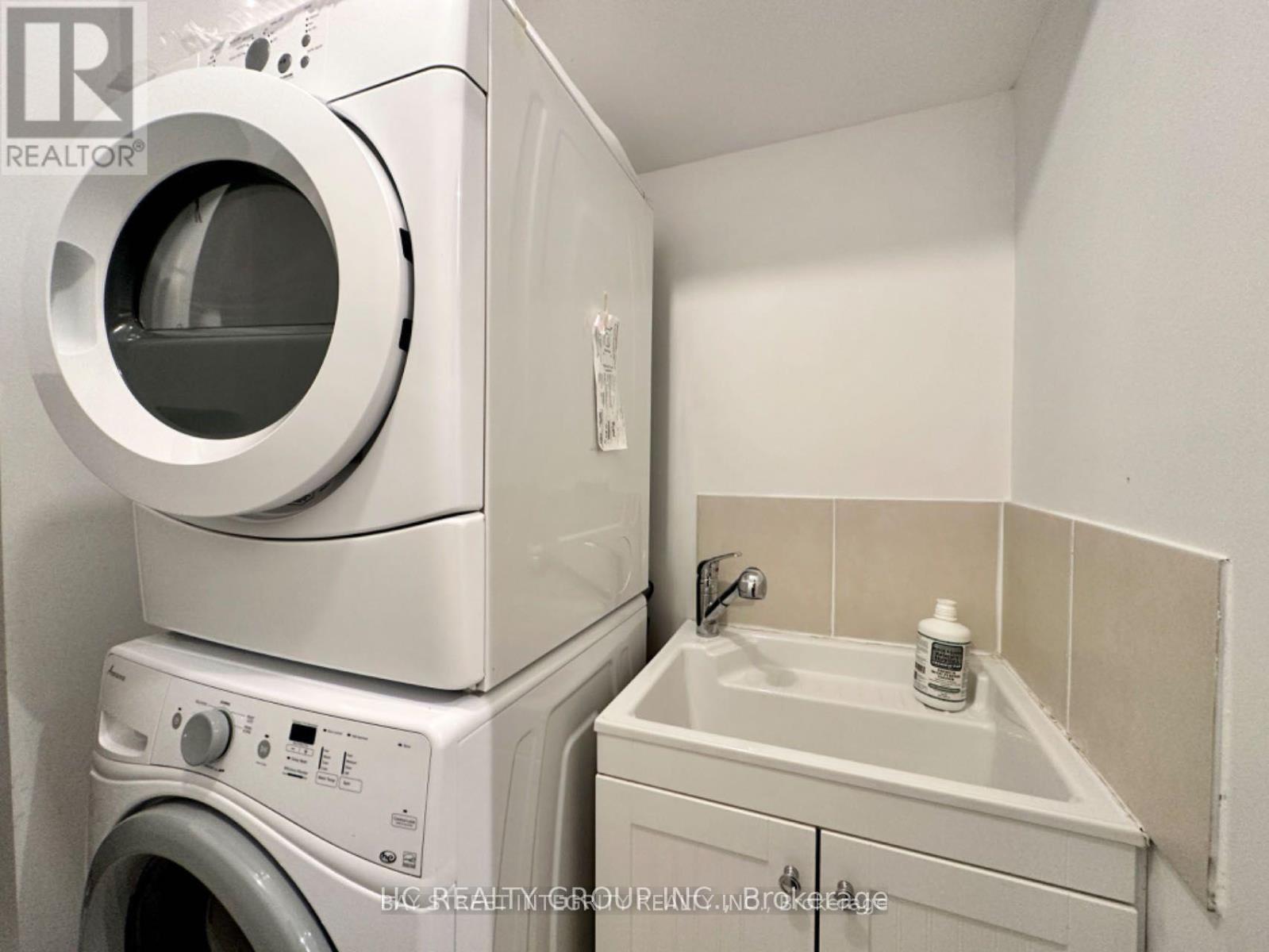 35 Lailey Crescent, Toronto, ON - Indoor Photo Showing Laundry Room