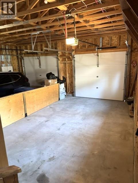 156 Shadow Mountain Boulevard, Cranbrook, BC - Indoor Photo Showing Garage