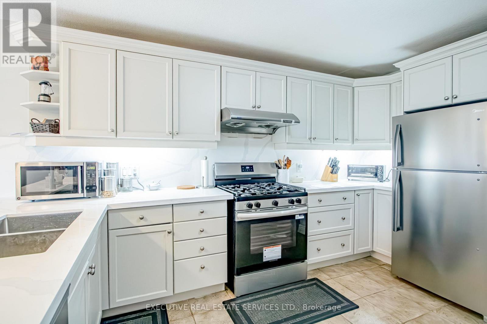 3264 Meadowgate Boulevard, London South, ON - Indoor Photo Showing Kitchen
