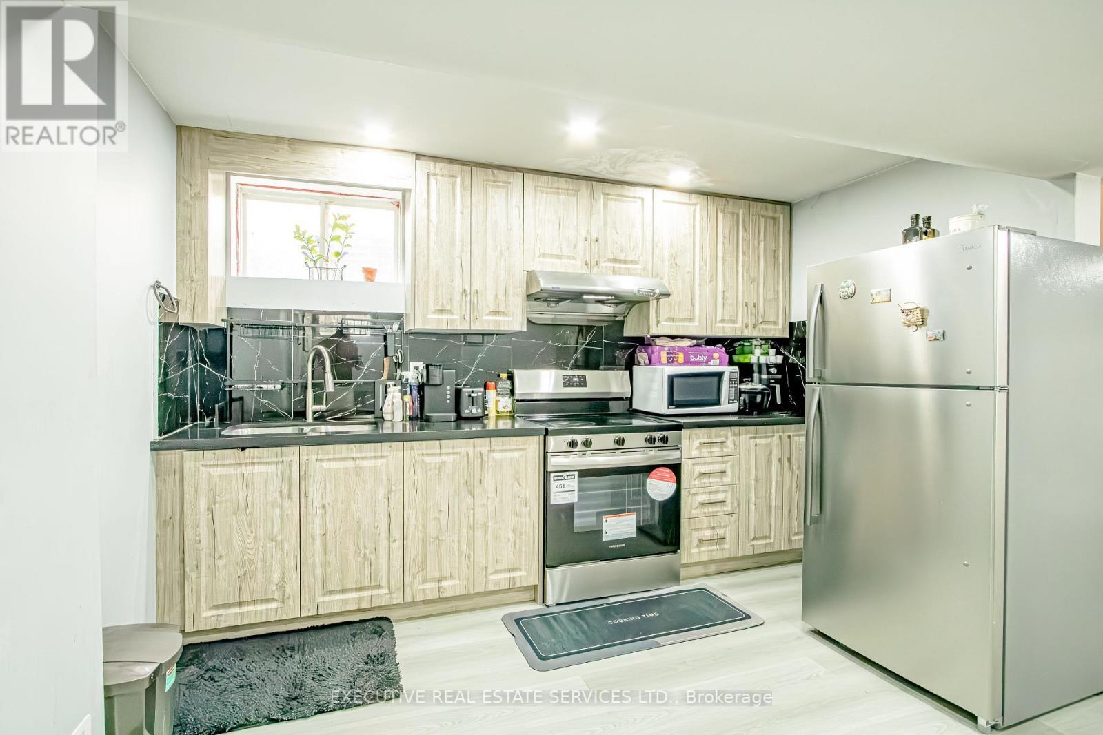 3264 Meadowgate Boulevard, London South, ON - Indoor Photo Showing Kitchen