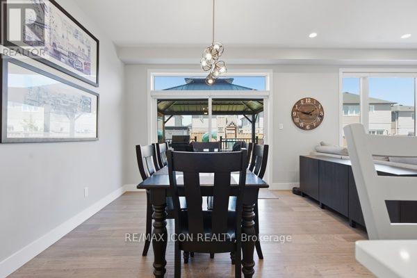 3053 Heardcreek Trail, London North (North S), ON - Indoor Photo Showing Dining Room