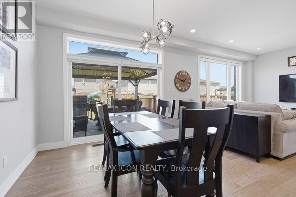 3053 Heardcreek Trail, London North (North S), ON - Indoor Photo Showing Dining Room