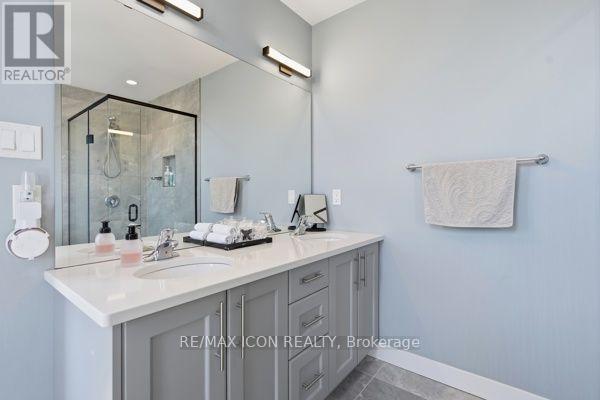 3053 Heardcreek Trail, London North (North S), ON - Indoor Photo Showing Bathroom