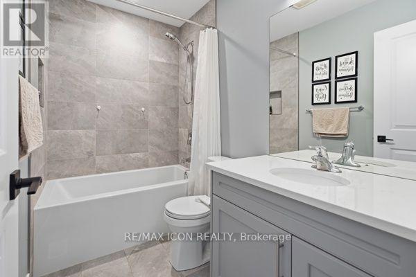 3053 Heardcreek Trail, London North (North S), ON - Indoor Photo Showing Bathroom