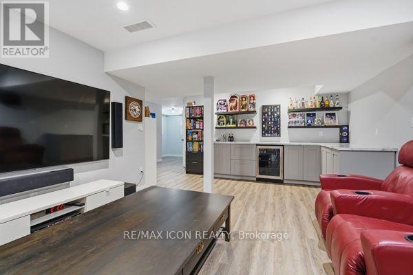3053 Heardcreek Trail, London North (North S), ON - Indoor Photo Showing Living Room