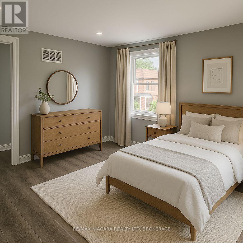 2505 Stevensville Road, Fort Erie (Stevensville), ON - Indoor Photo Showing Bedroom