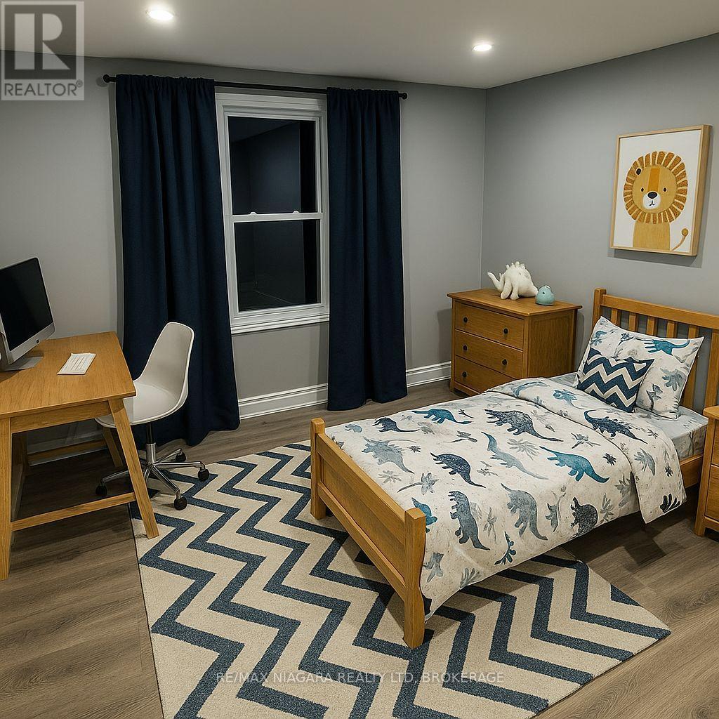 2505 Stevensville Road, Fort Erie (Stevensville), ON - Indoor Photo Showing Bedroom