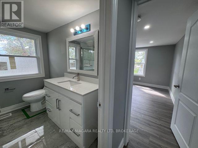 2505 Stevensville Road, Fort Erie (Stevensville), ON - Indoor Photo Showing Bathroom