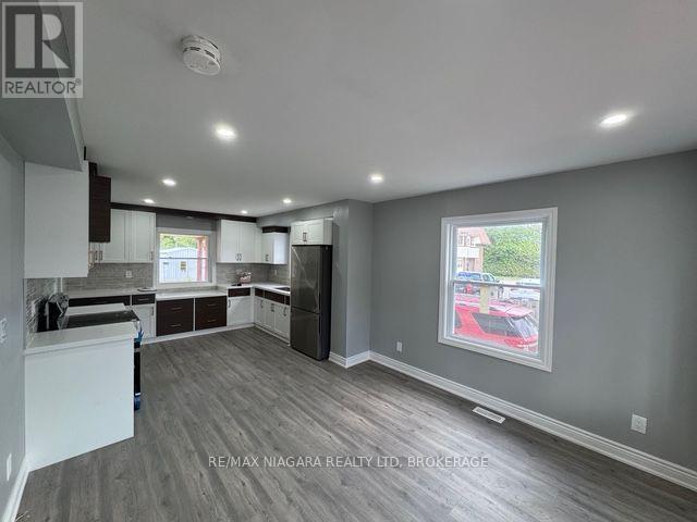 2505 Stevensville Road, Fort Erie (Stevensville), ON - Indoor Photo Showing Kitchen