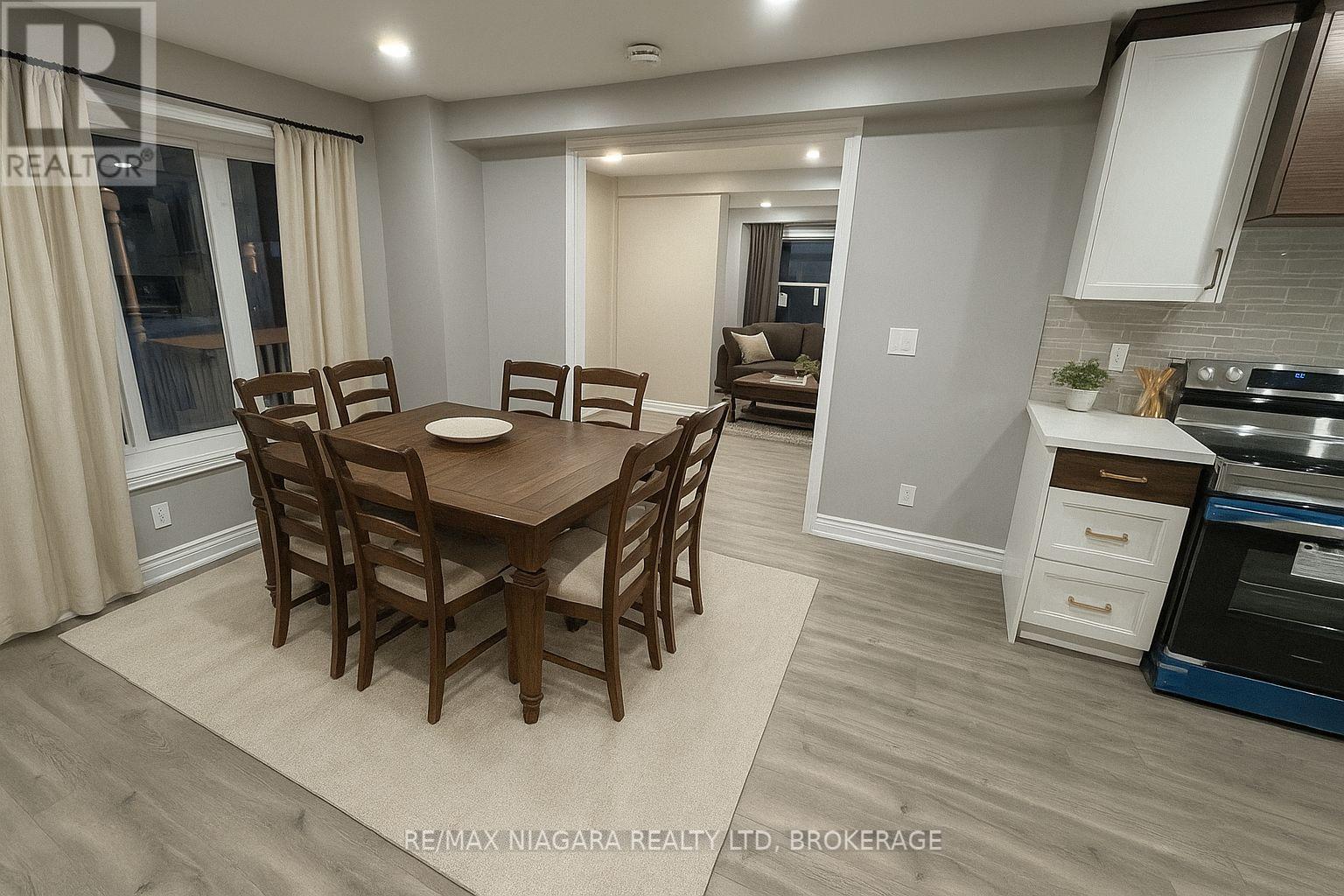 AI decorated eat in kitchen - 2505 Stevensville Road, Fort Erie (Stevensville), ON - Indoor Photo Showing Dining Room