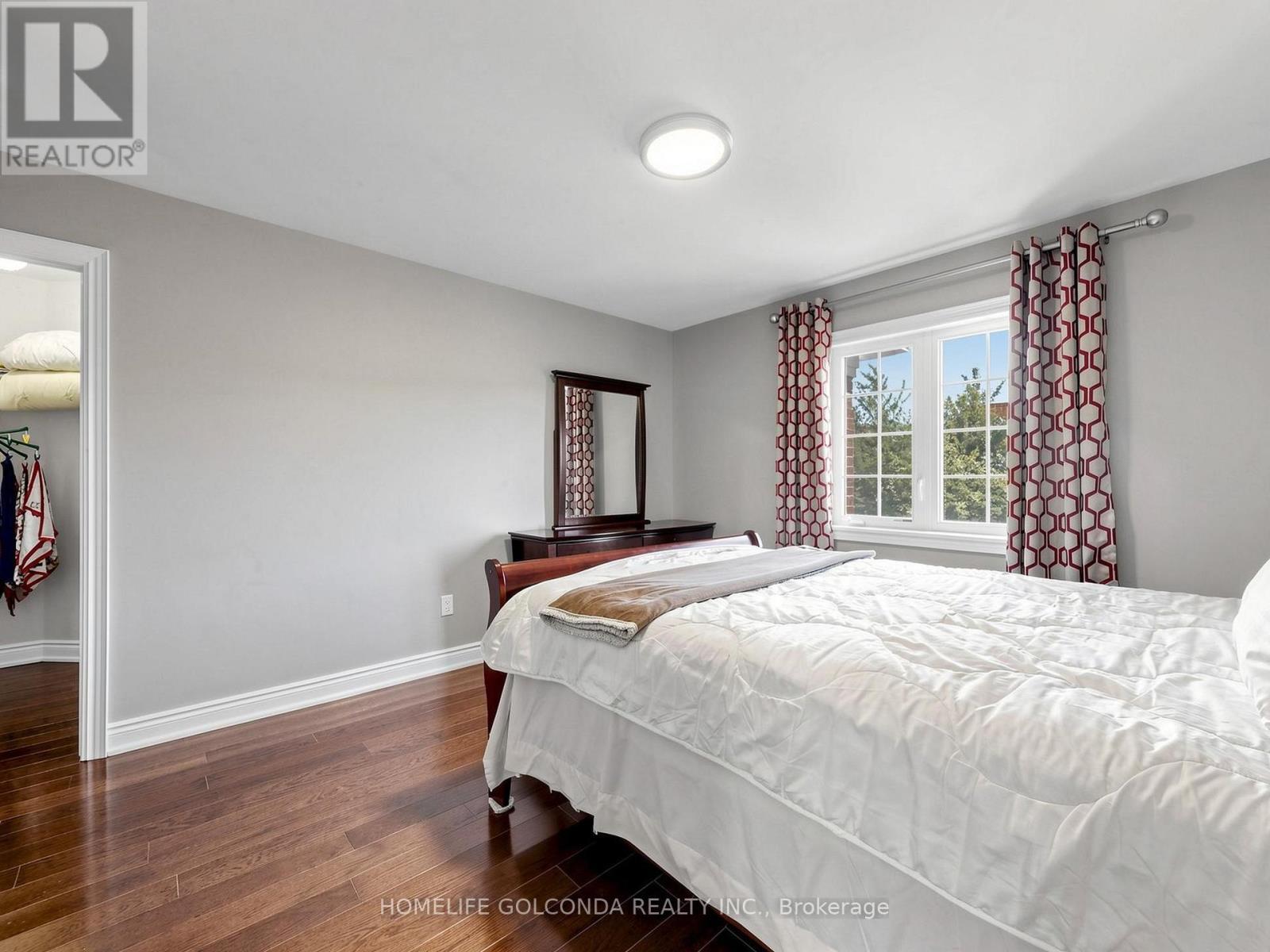 36 Oliver'S Mill Road, Springwater, ON - Indoor Photo Showing Bedroom