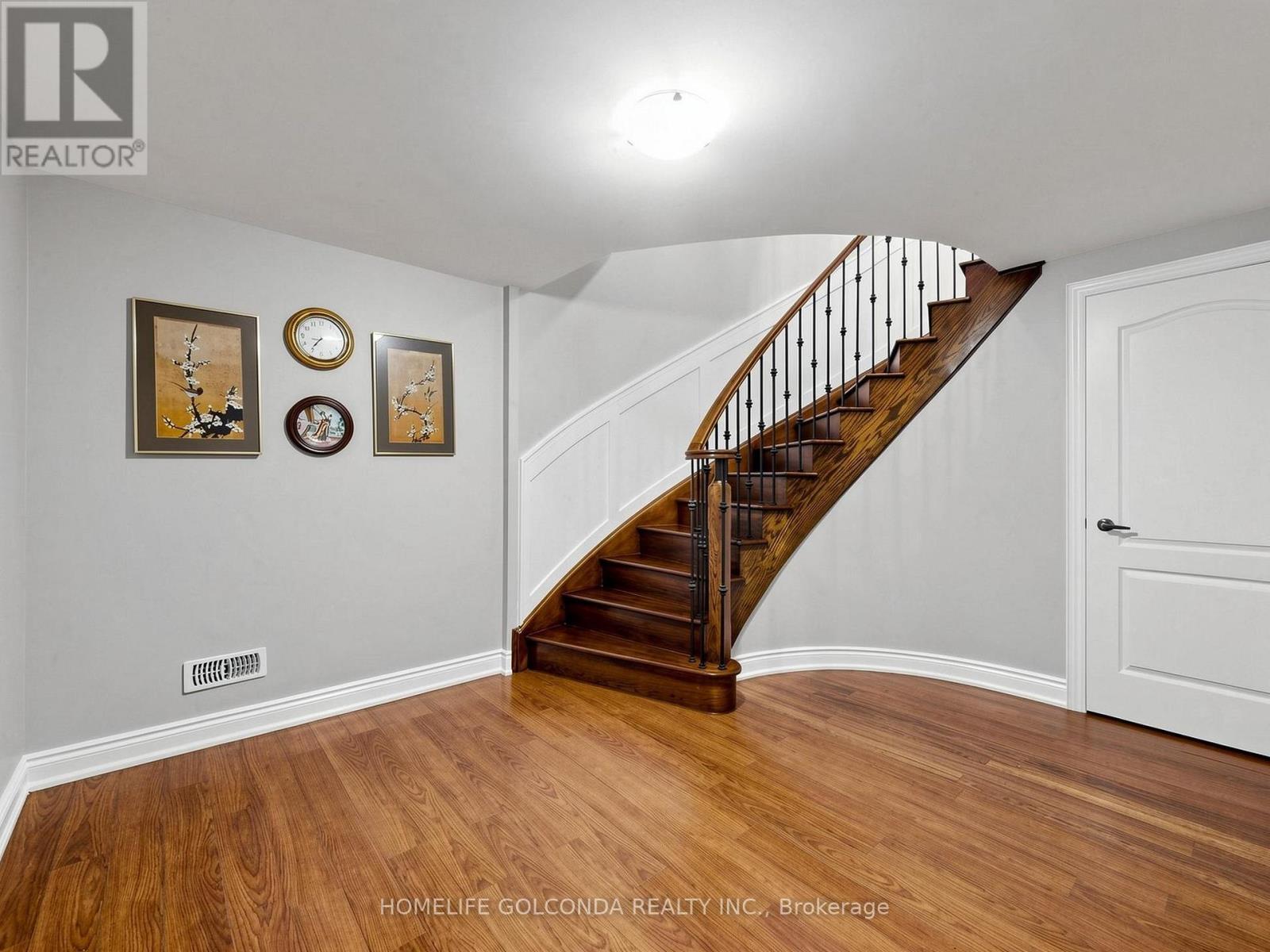 36 Oliver'S Mill Road, Springwater, ON - Indoor Photo Showing Other Room