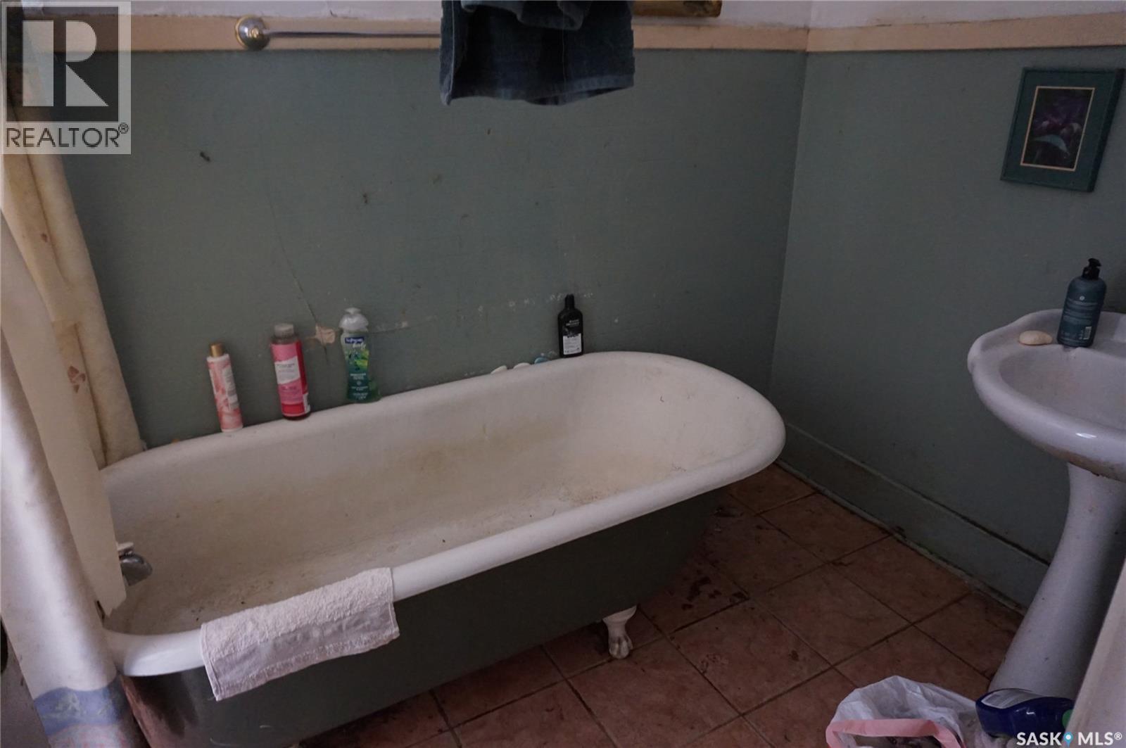3 Angus Crescent, Regina, SK - Indoor Photo Showing Bathroom