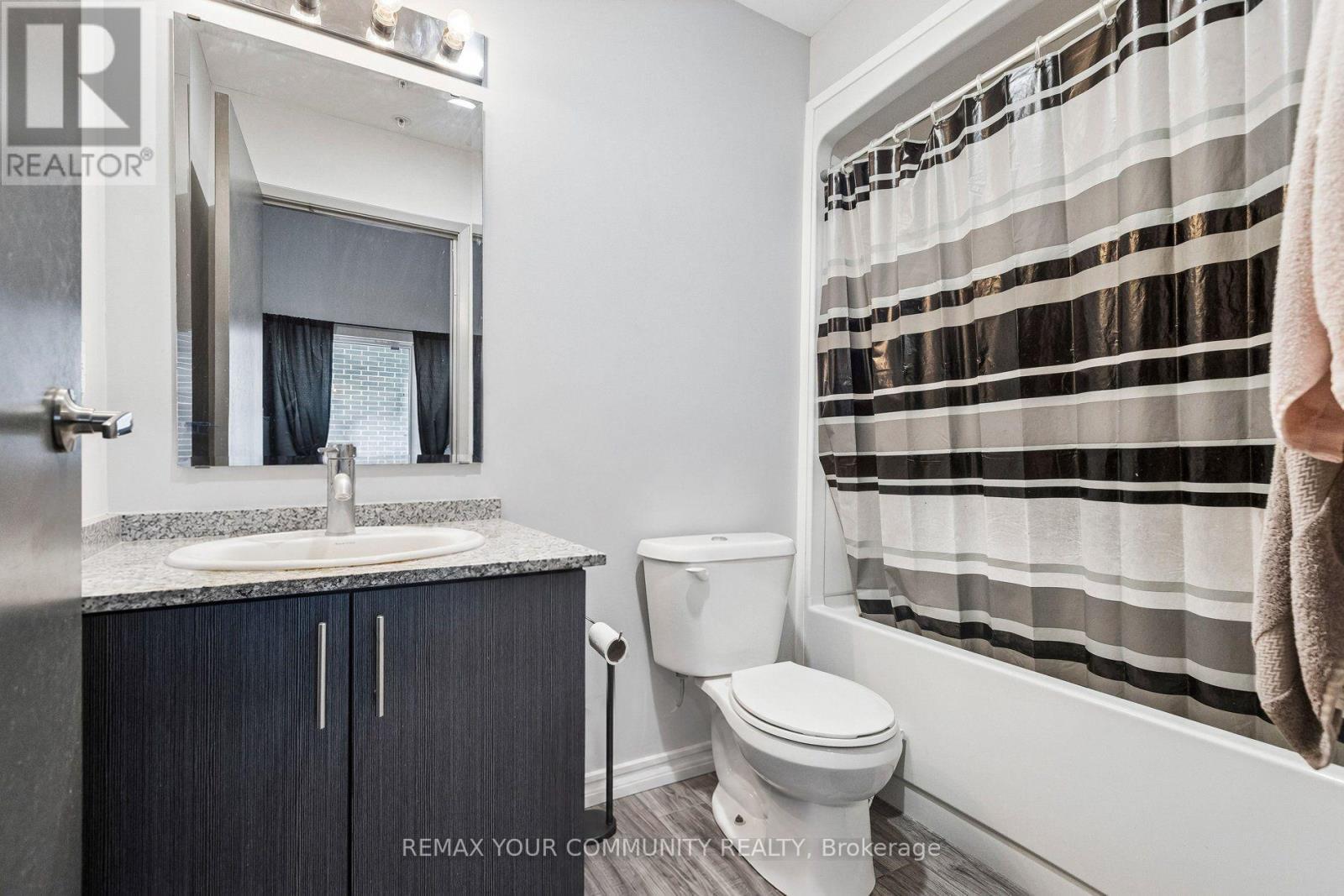 F115 - 275 Larch Street, Waterloo, ON - Indoor Photo Showing Bathroom